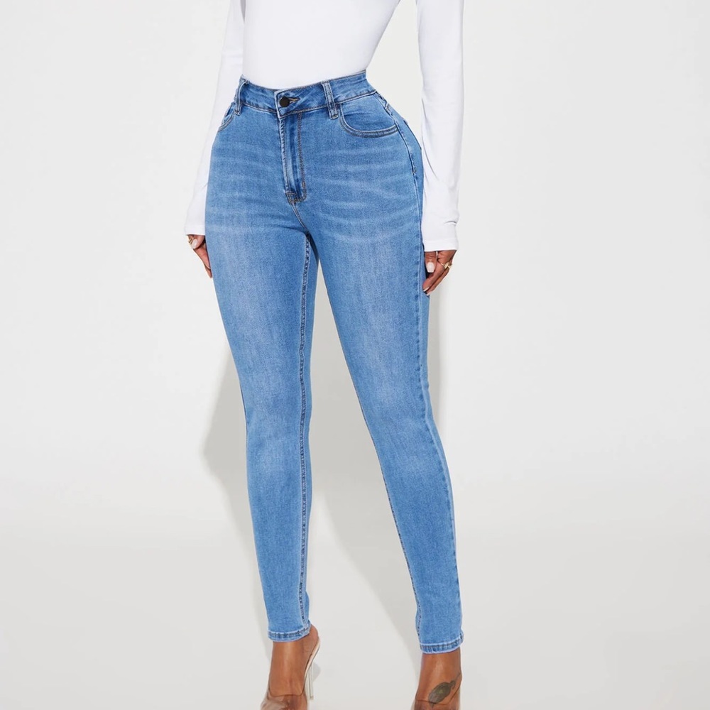 FASHIONNOVA Ivy Super Soft Booty Lifter Skinny Jeans